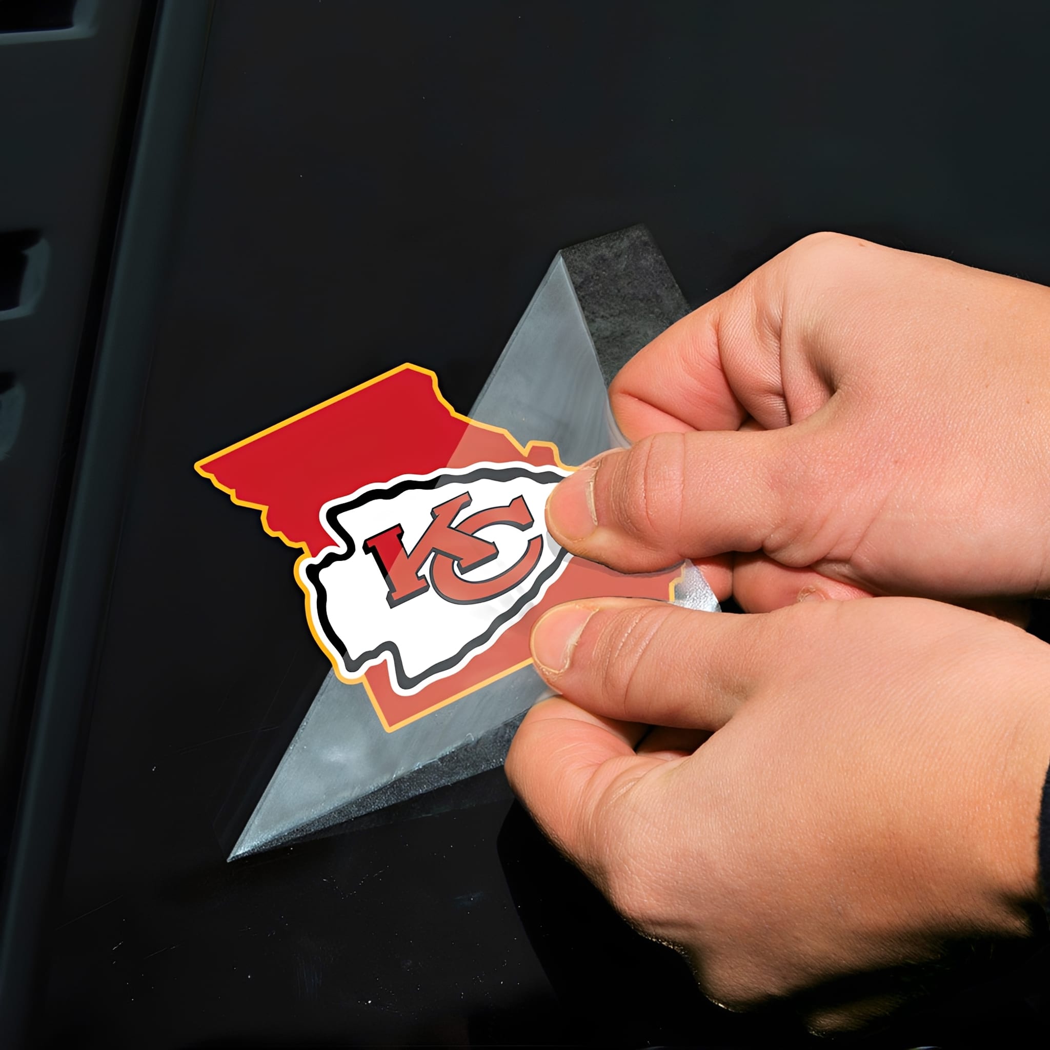 NFL Aufkleber Kansas City Chiefs State Shaped Perfect Cut Color Decal 4" x 4" - Anwendung