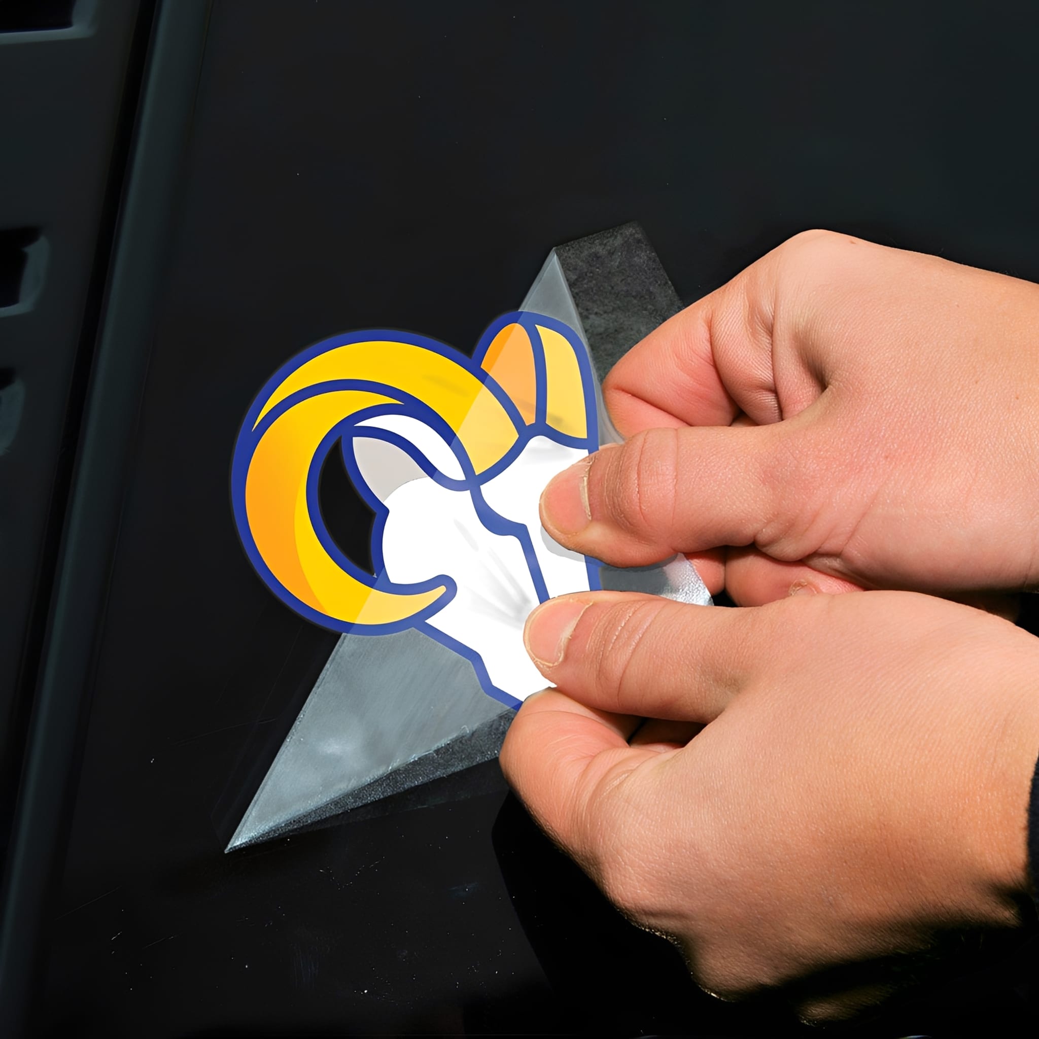 NFL Aufkleber Los Angeles Rams Secondary Logo Perfect Cut Color Decal 4" x 4" - Anwendung
