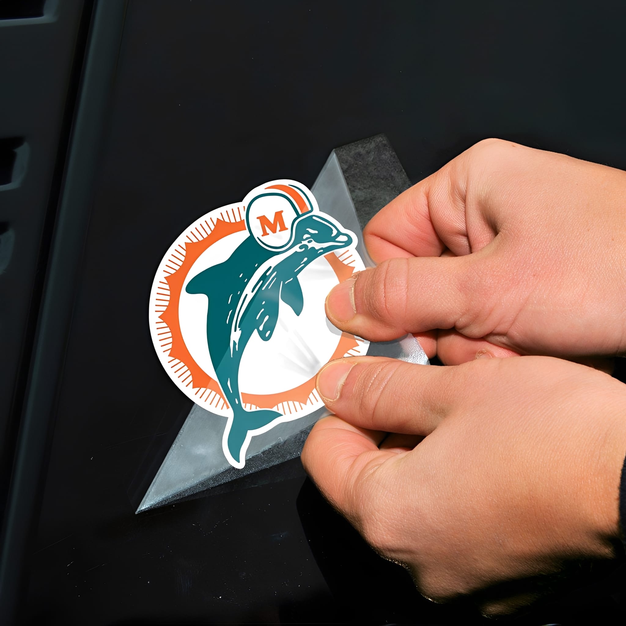 NFL Aufkleber Miami Dolphins Helm-Delfin Classic Logo Retro Perfect Cut Color Decal 4" x 4" - Anwendung