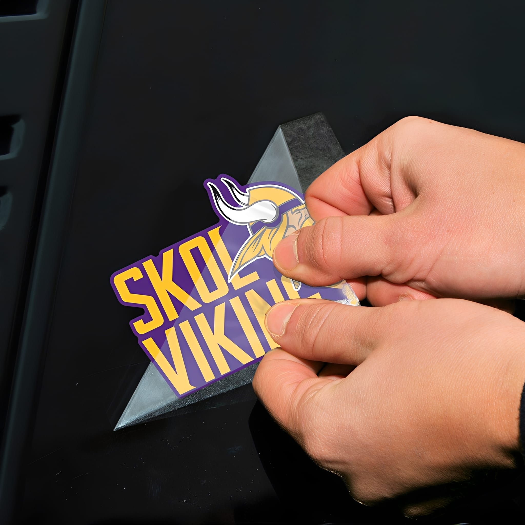 NFL Aufkleber Minnesota Vikings Slogan Perfect Cut Color Decal 4" x 4" - Anwendung