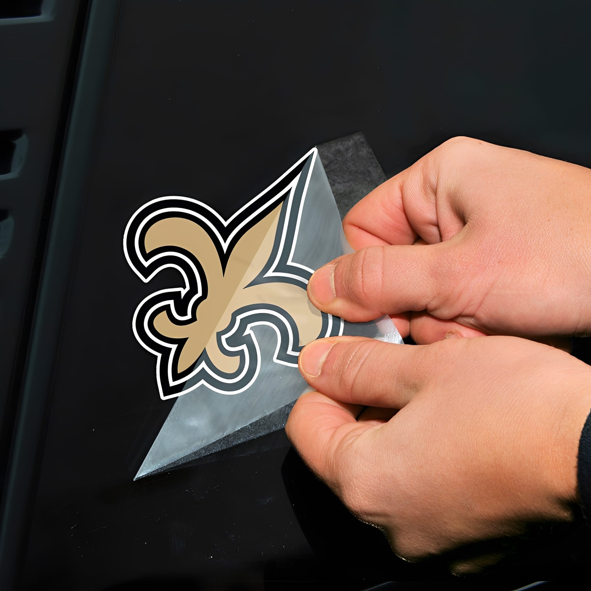 NFL Aufkleber New Orleans Saints Perfect Cut Color Decal 4" x 4" - Anwendung